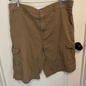 Beverly Hill Polo Club Cargo Shorts Sz 42 Gently Used